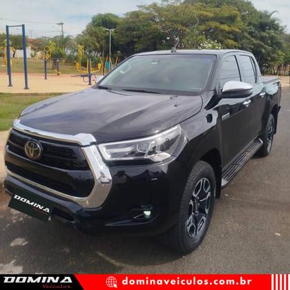 TOYOTA HILUX 2.8 D-4D TURBO DIESEL CD SRX 4X4 AUTOMÁTICO TOYOTA HILUX 2.8 D-4D TURBO DIESEL CD SRX 4X4 AUTOMÁTICO